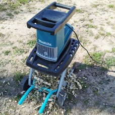 Подрібнювач MAKITA UD2500