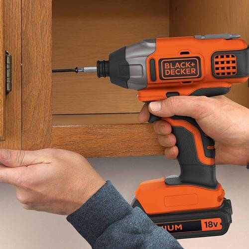 Шурупокрут ударний акумуляторний безщітковий BLACK+DECKER BDCIM18N
