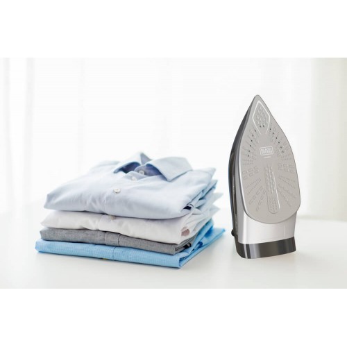 Праска з парогенератором BLACK+DECKER BXSS2401E