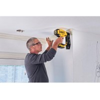 Пістолет цвяхозабивний акумуляторний безщітковий DeWALT DCN662N