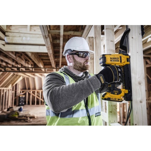 Степлер скобозабивний акумуляторний DeWALT DCN701D2
