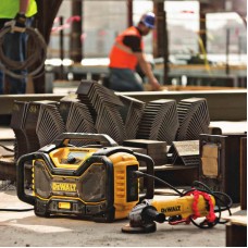 Зарядний пристрій-радіоприймач DeWALT DCR027