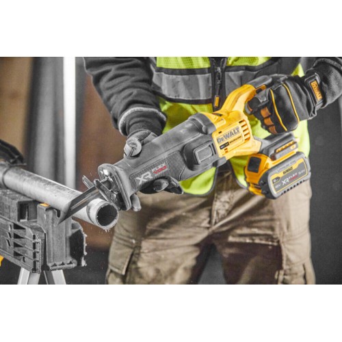 Пила шабельна акумуляторна DeWALT DCS386T1