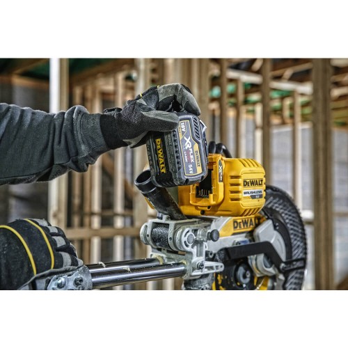 Пила торцювальна акумуляторна безщіткова DeWALT DCS727N