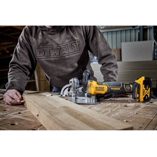 Фрезер акумуляторний безщітковий DeWALT DCW682NT