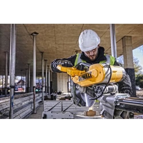 Пила настільна мережева DeWALT DWS780